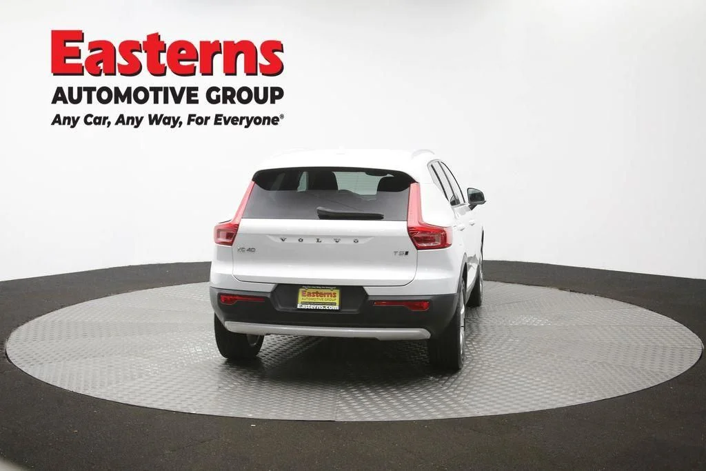 Used 2022 White Volvo Momentum image 39
