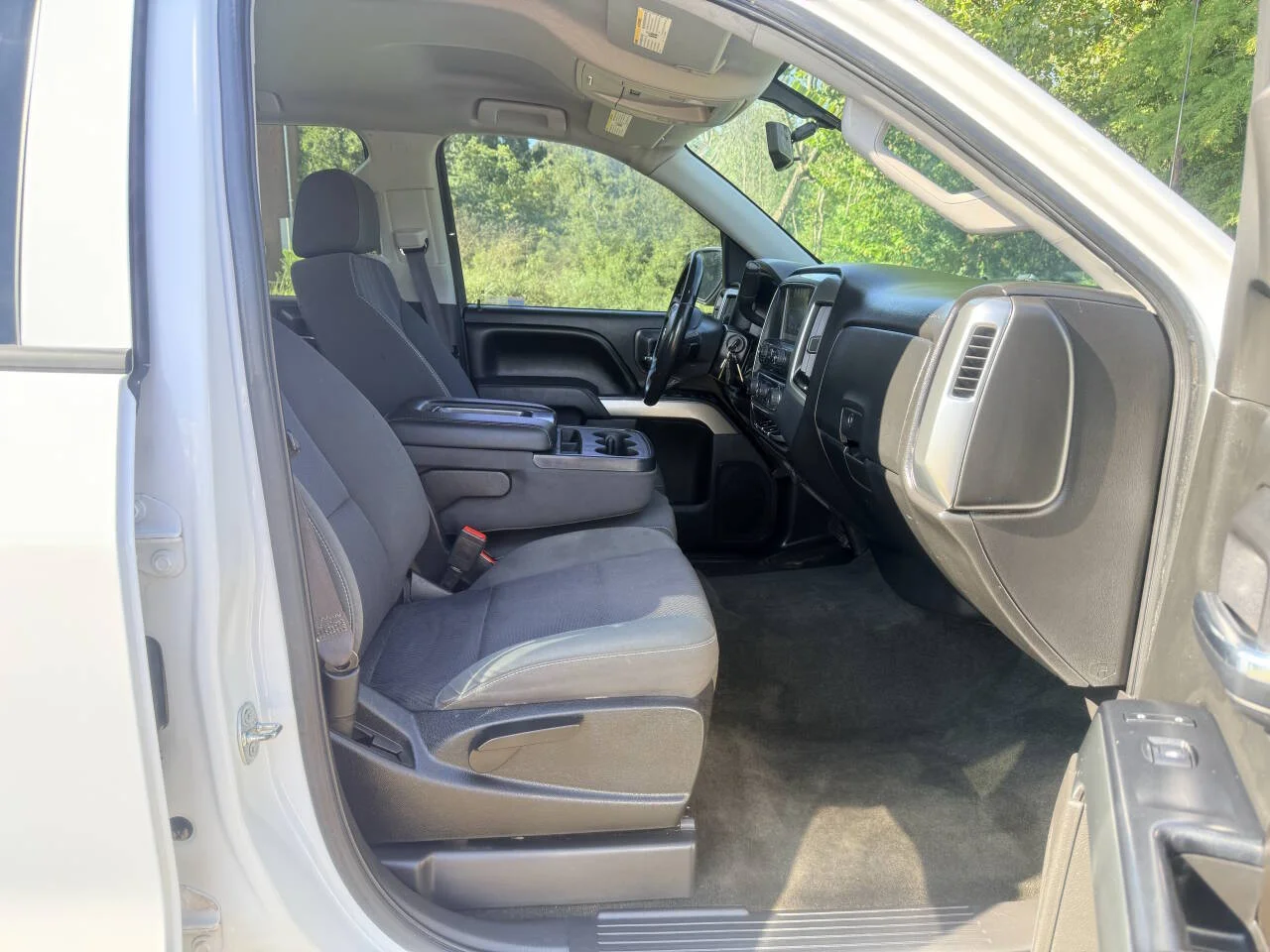 Used 2017 White Chevrolet LT 4x4 4dr Crew Cab 5.8 ft. SB image 24