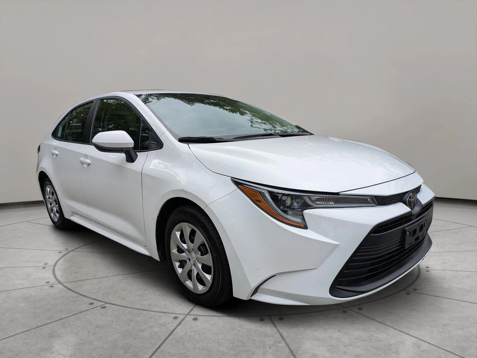 Used 2024  Toyota LE image 1