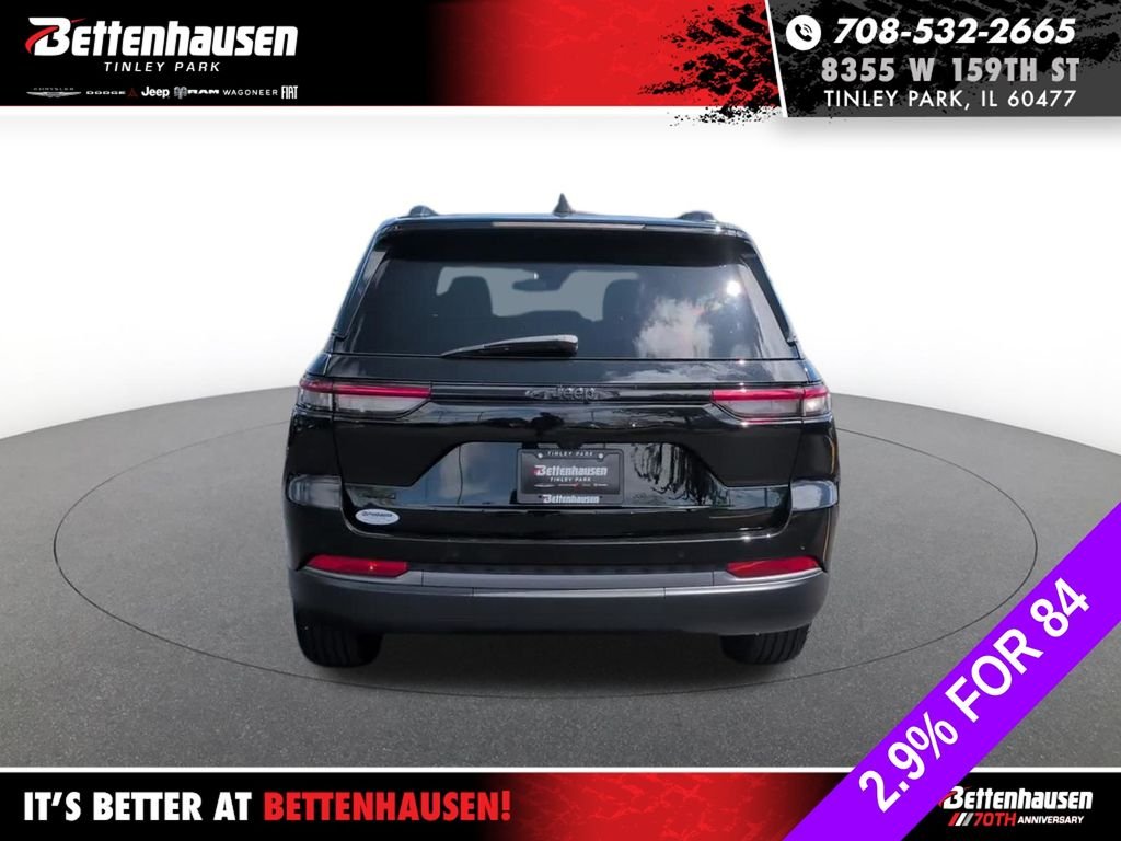 New 2026 Diamond Black Crystal Pearlcoat Jeep Altitude image 10
