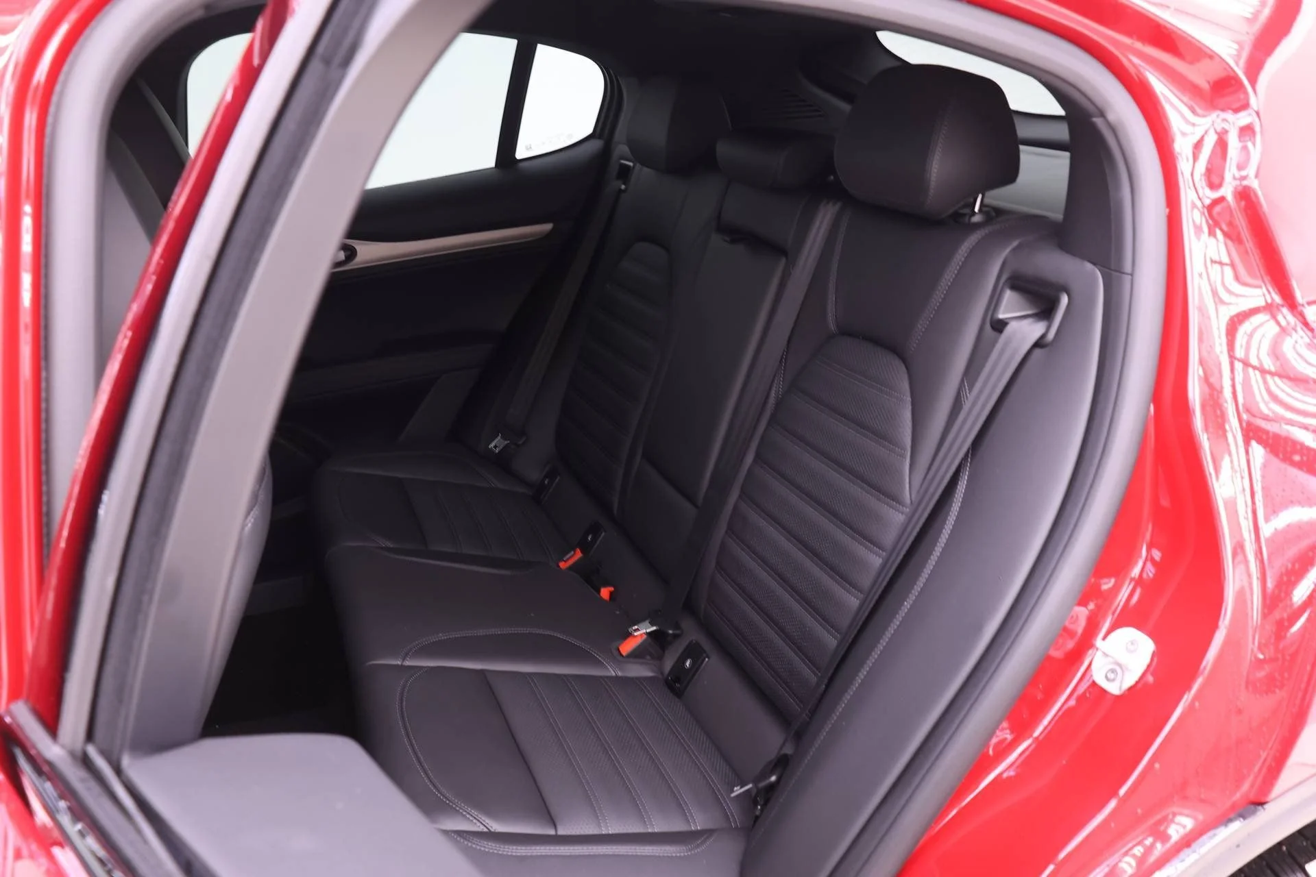 New 2026 Alfa Rosso (Red) Exterior Paint Alfa Romeo Base image 12