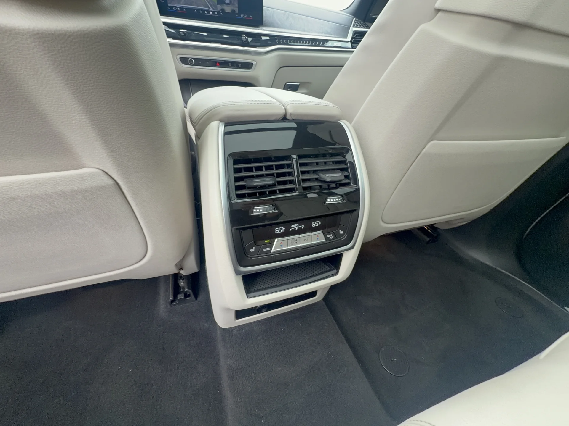 Certified Used 2024 Mineral White Metallic BMW xDrive50e image 31