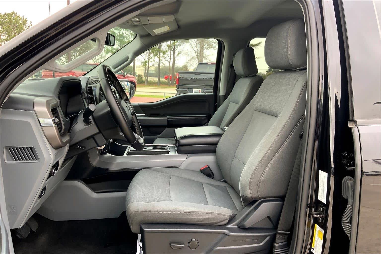 Used 2024 Agate Black Metallic Ford XLT image 12