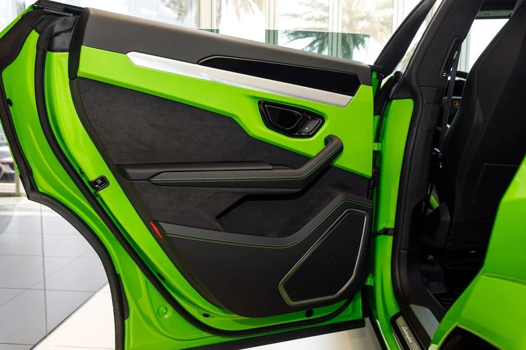 Used 2025 Green Lamborghini SE image 37