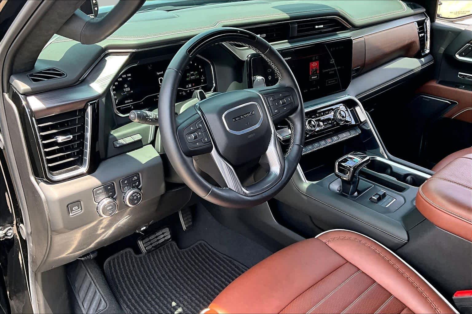 Used 2025 Onyx Black GMC Denali Ultimate image 35