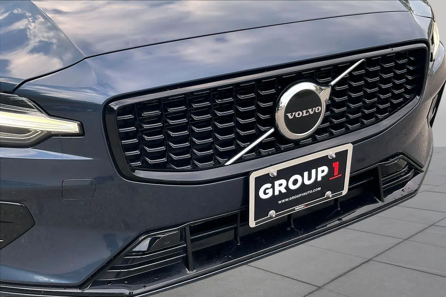 Used 2024  Volvo Core Dark Theme image 31