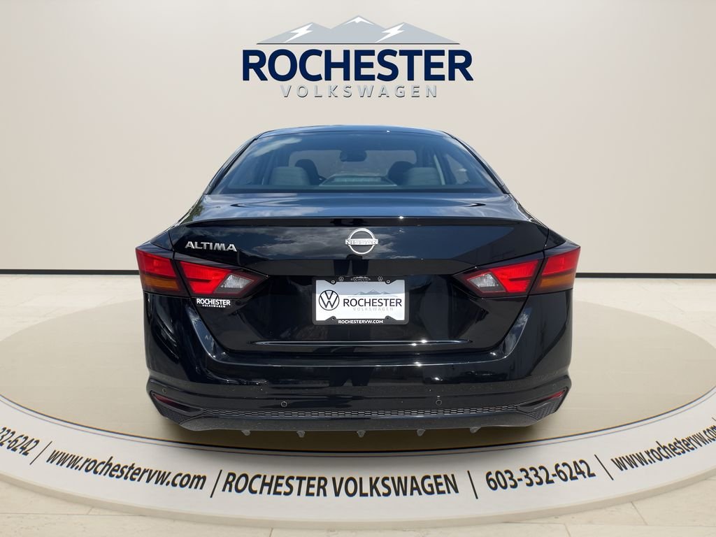 Used 2024 Super Black Nissan 2.5 S image 5