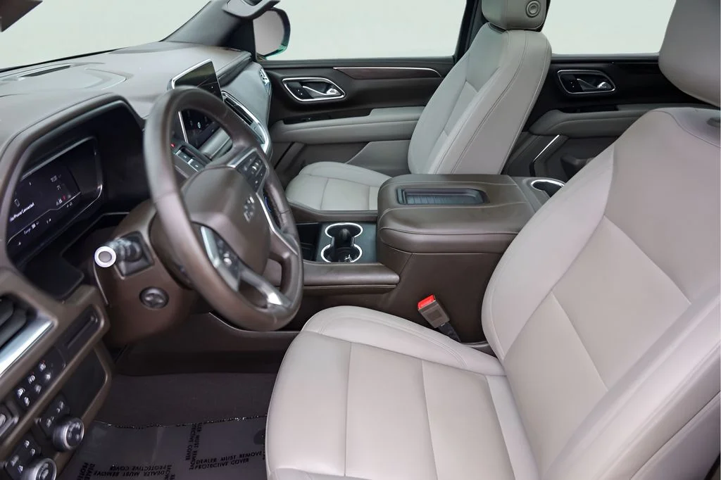 Used 2023 Red Chevrolet Z71 image 12