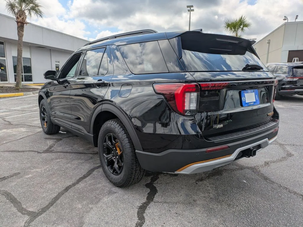 New 2026 Agate Black Metallic Ford Tremor image 6