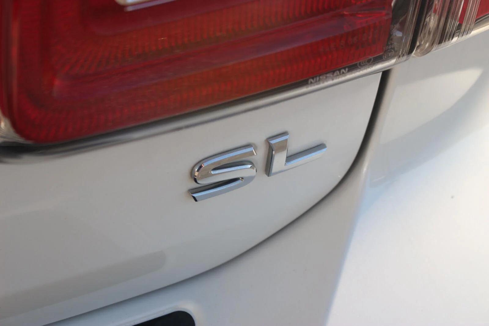 Used 2019 White Nissan SL image 12