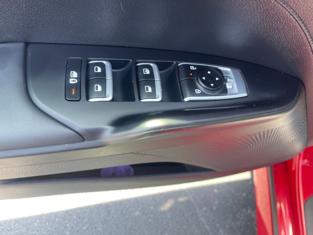 Used 2025 Red Kia LXS image 11