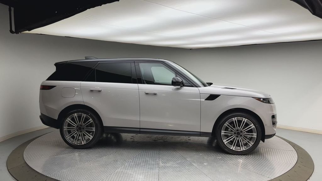 New 2026 Borasco Grey LAND ROVER SE image 9