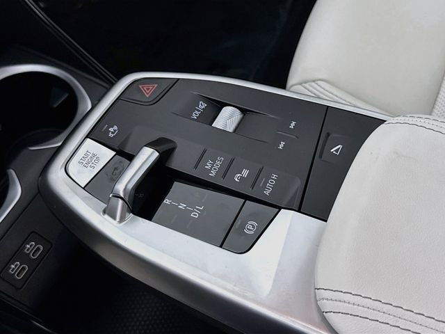 New 2026 White Metallic BMW xDrive28i image 17