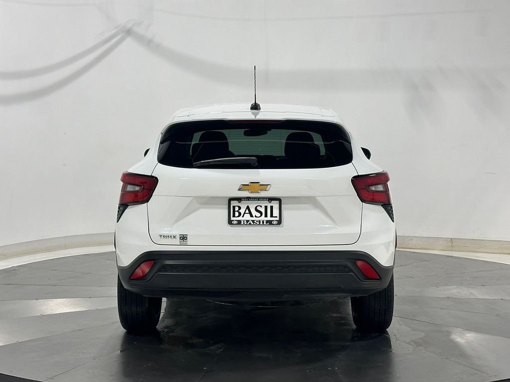 Used 2024 White Chevrolet LS image 11