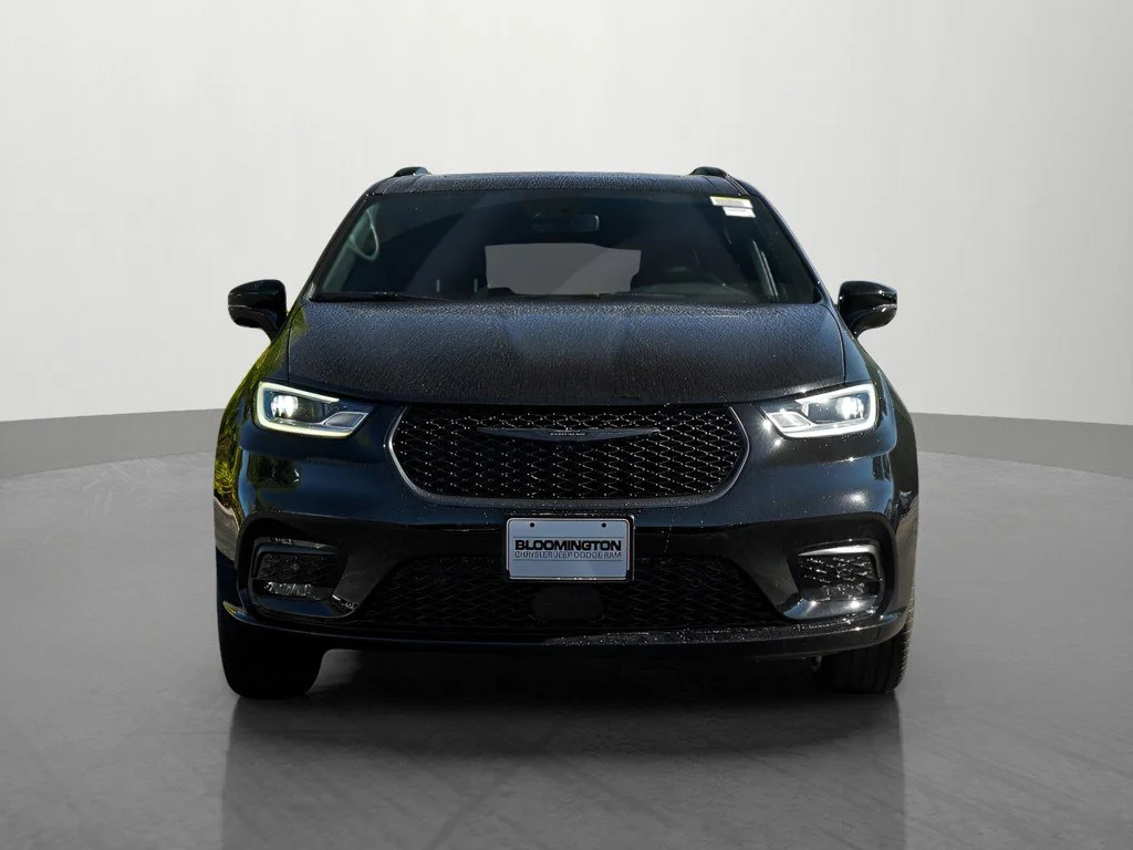 New 2026 Diamond Black Crystal Pearlcoat Chrysler Limited image 2
