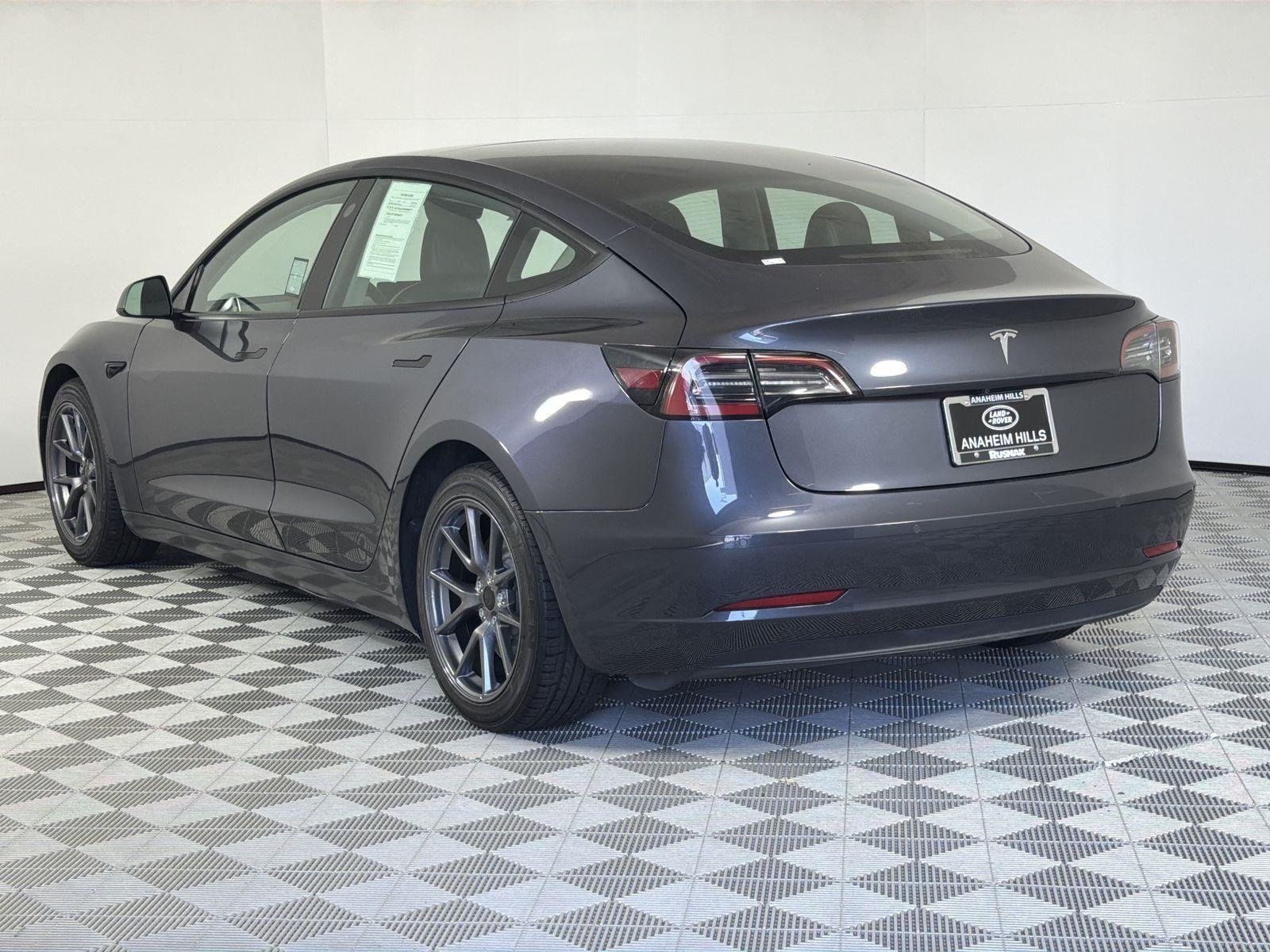 2021 Tesla Model 3 Standard Range Plus photo 3