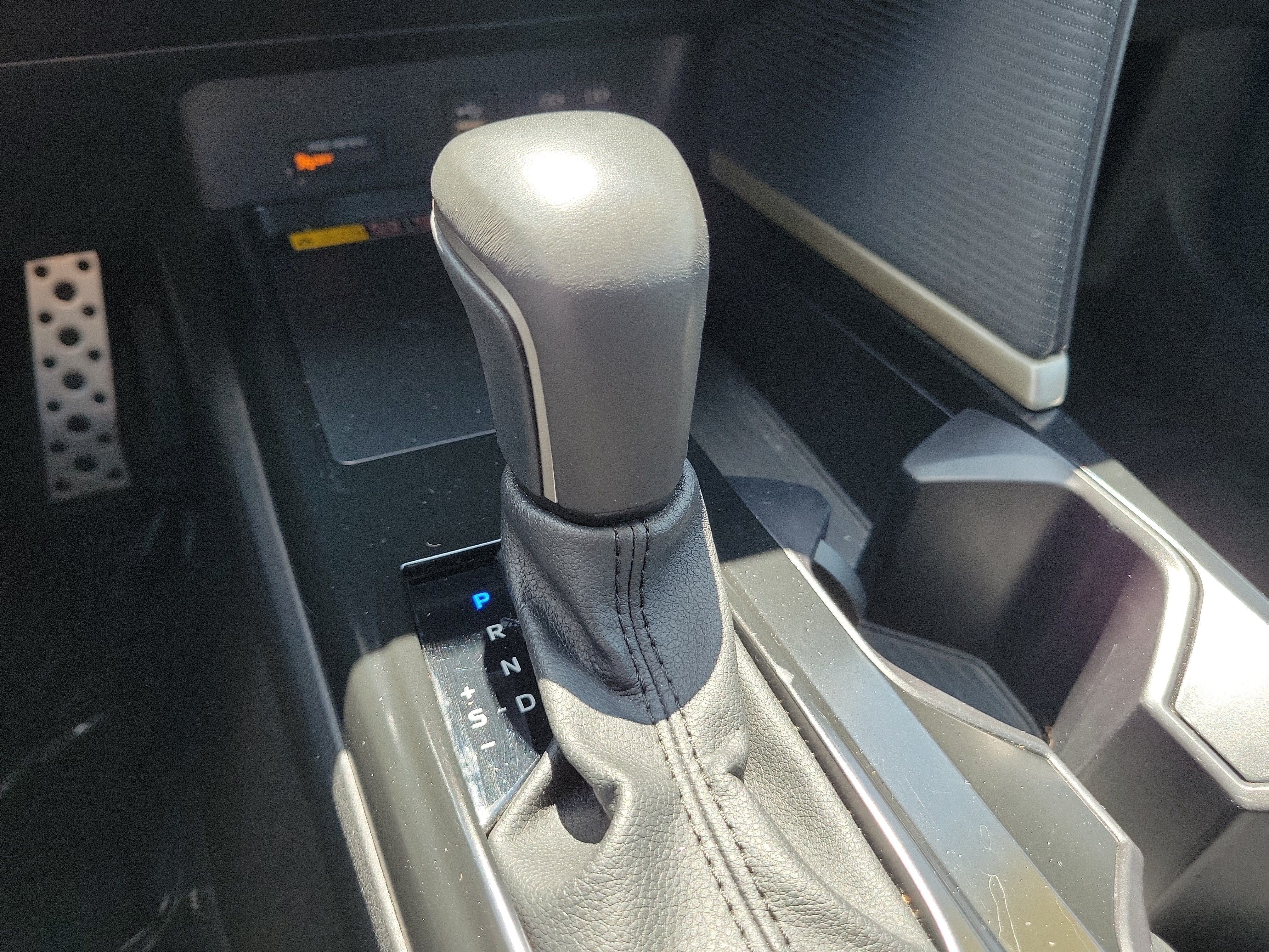 Used 2025 Ice Toyota SE image 26