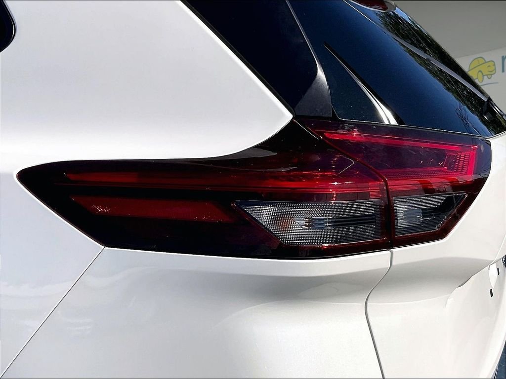 Used 2023 White Nissan SV image 33