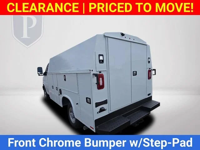 New 2025 Summit White Chevrolet 1WT image 9