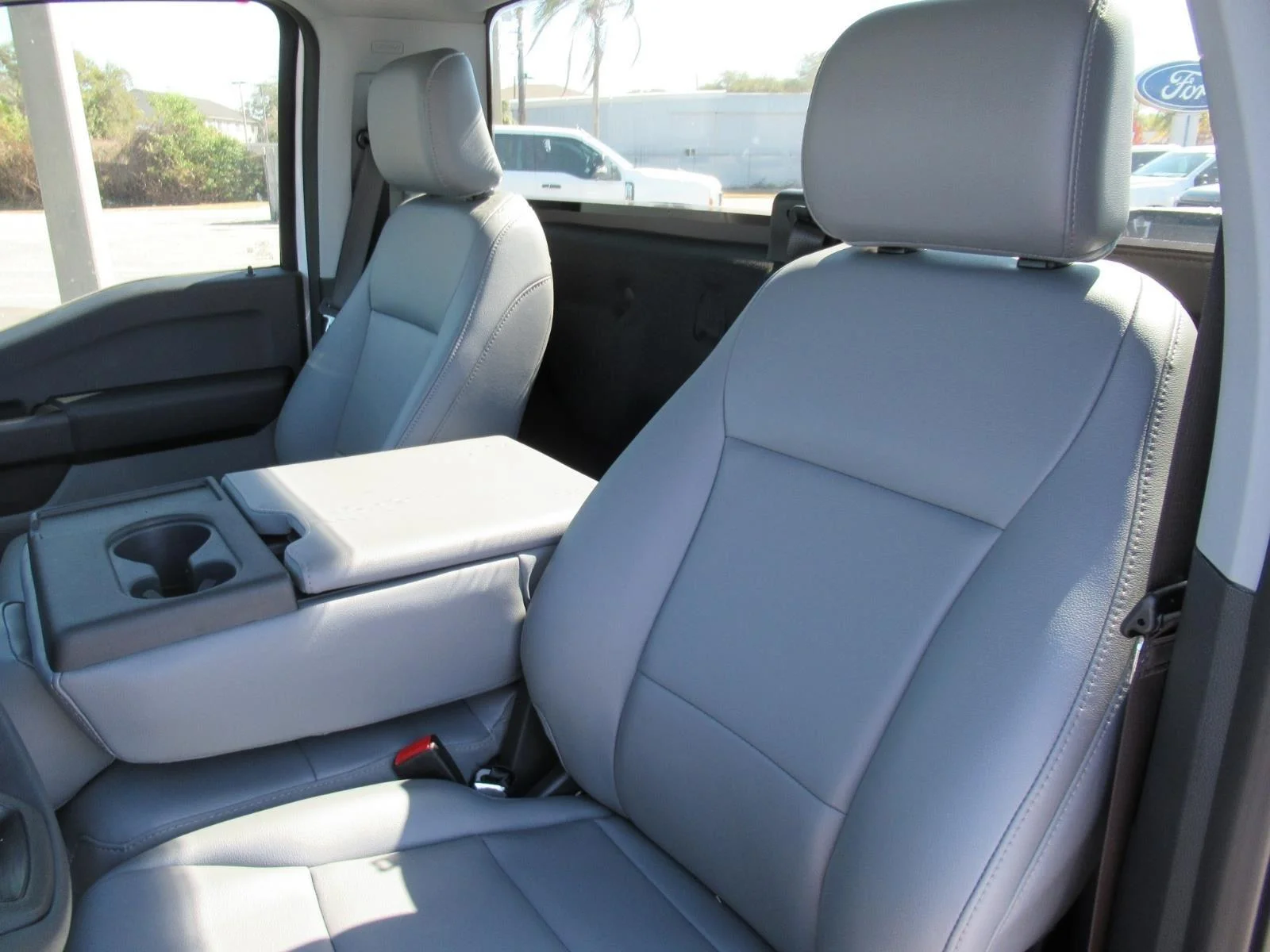 New 2024 Oxford White Ford F-250® XL image 17