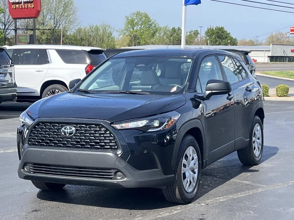 Used 2025 Black Toyota L image 3