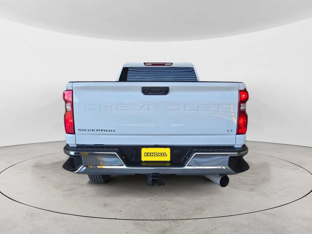 Used 2025 Summit White Chevrolet LT image 10