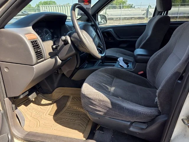 Used 1999 White Jeep Laredo image 9