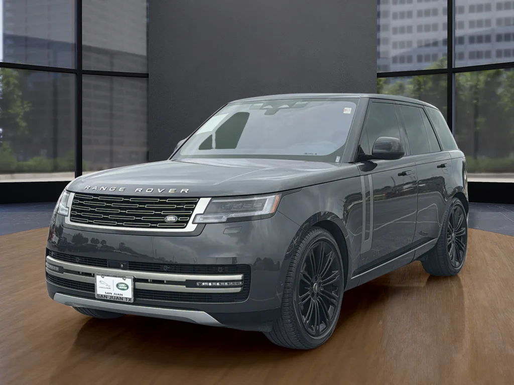 Used 2023  Land Rover SE image 12
