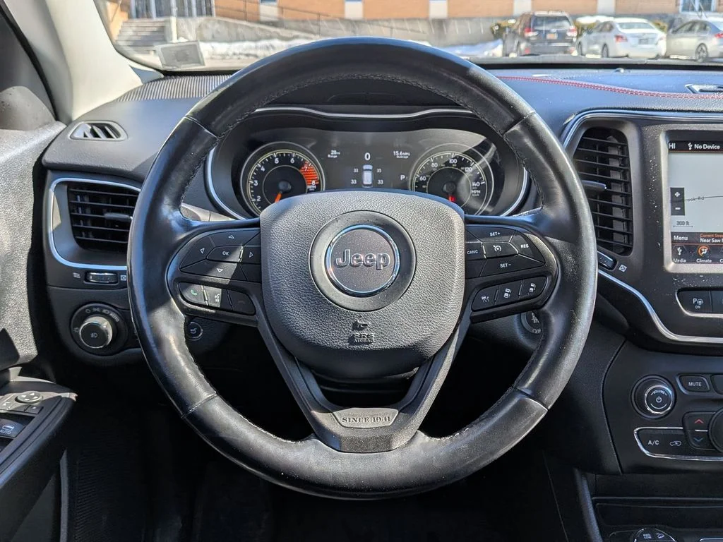 Used 2021 Silver Jeep Trailhawk image 13