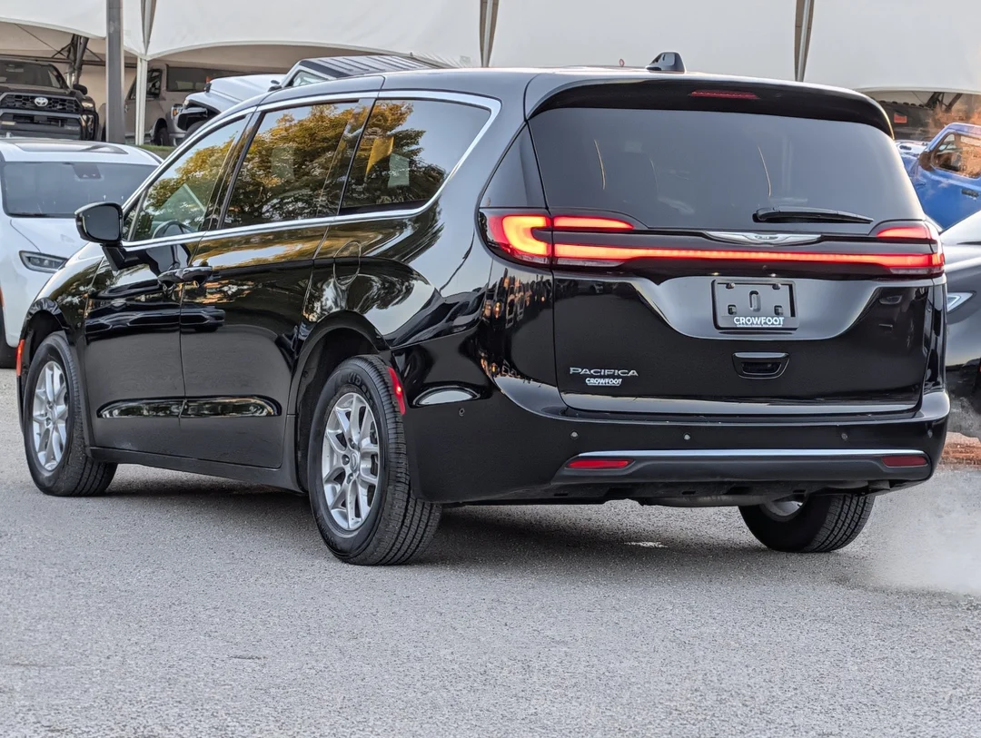 Certified Used 2025 Black Chrysler Select - Safety Sphere- 360 Camera - Caprice Leather - Power Doors - Liftgate & More! image 6