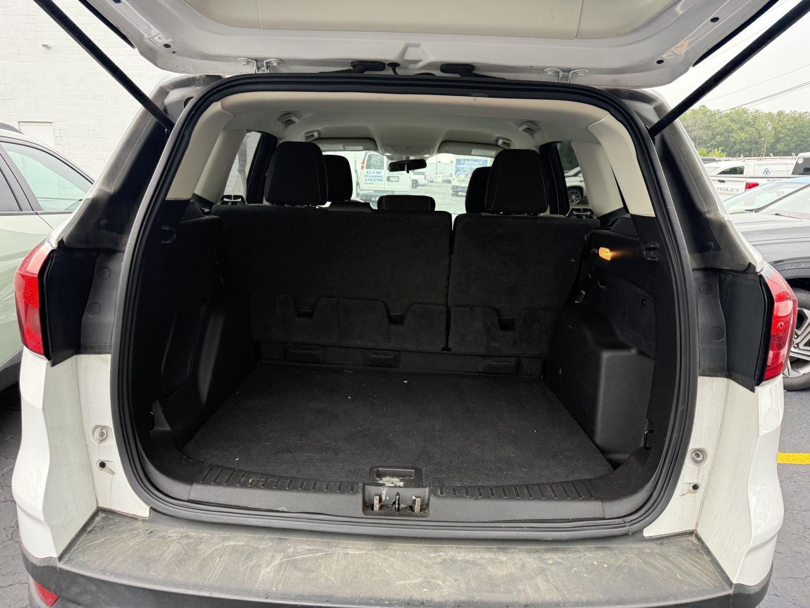 Used 2019 Oxford White Ford SE image 6
