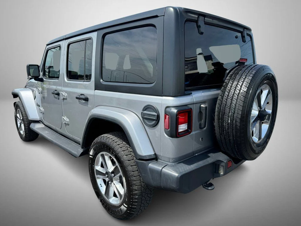 Used 2020 Silver Jeep Unlimited Sahara image 4
