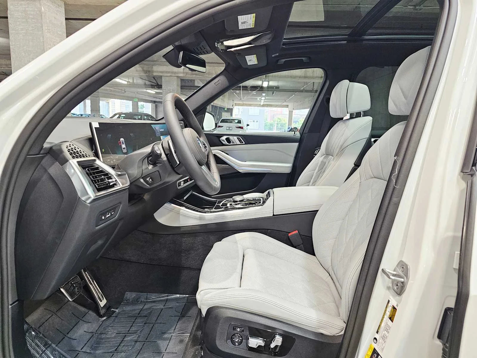 New 2026 Alpine White BMW xDrive50e image 25