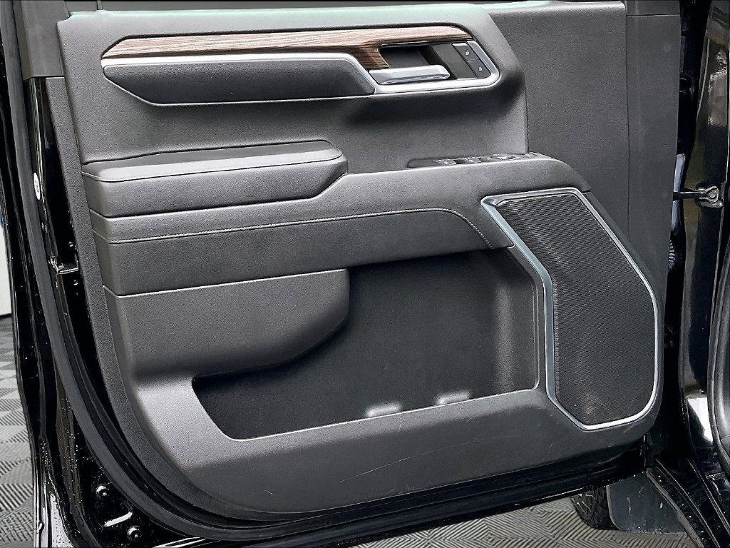 Used 2022 Black Chevrolet RST image 9