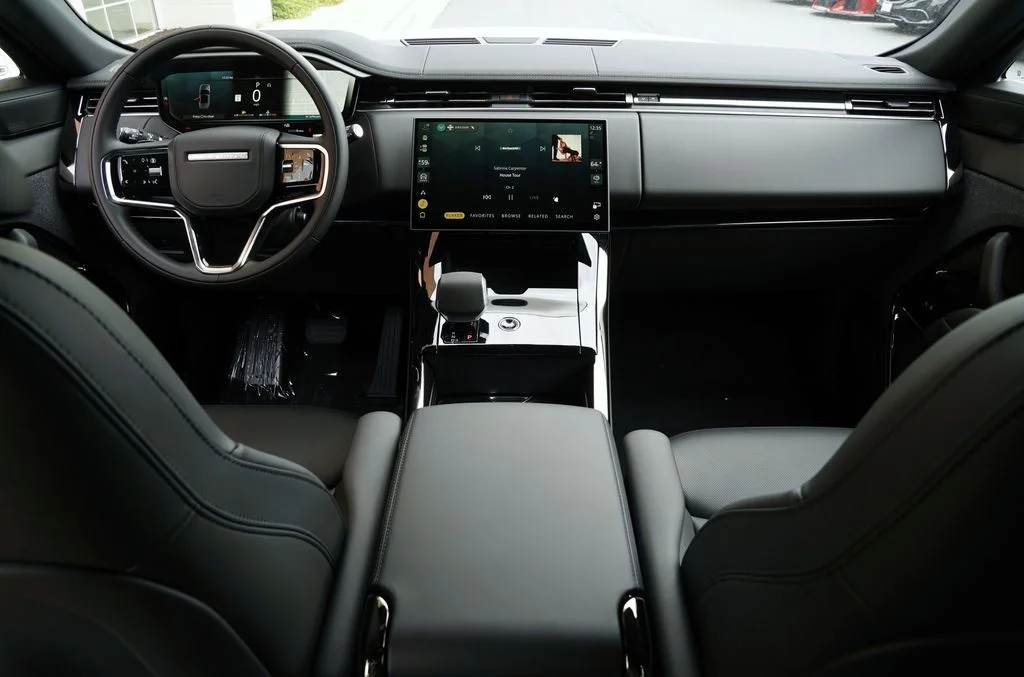 New 2026 Fuji White Land Rover SE image 10