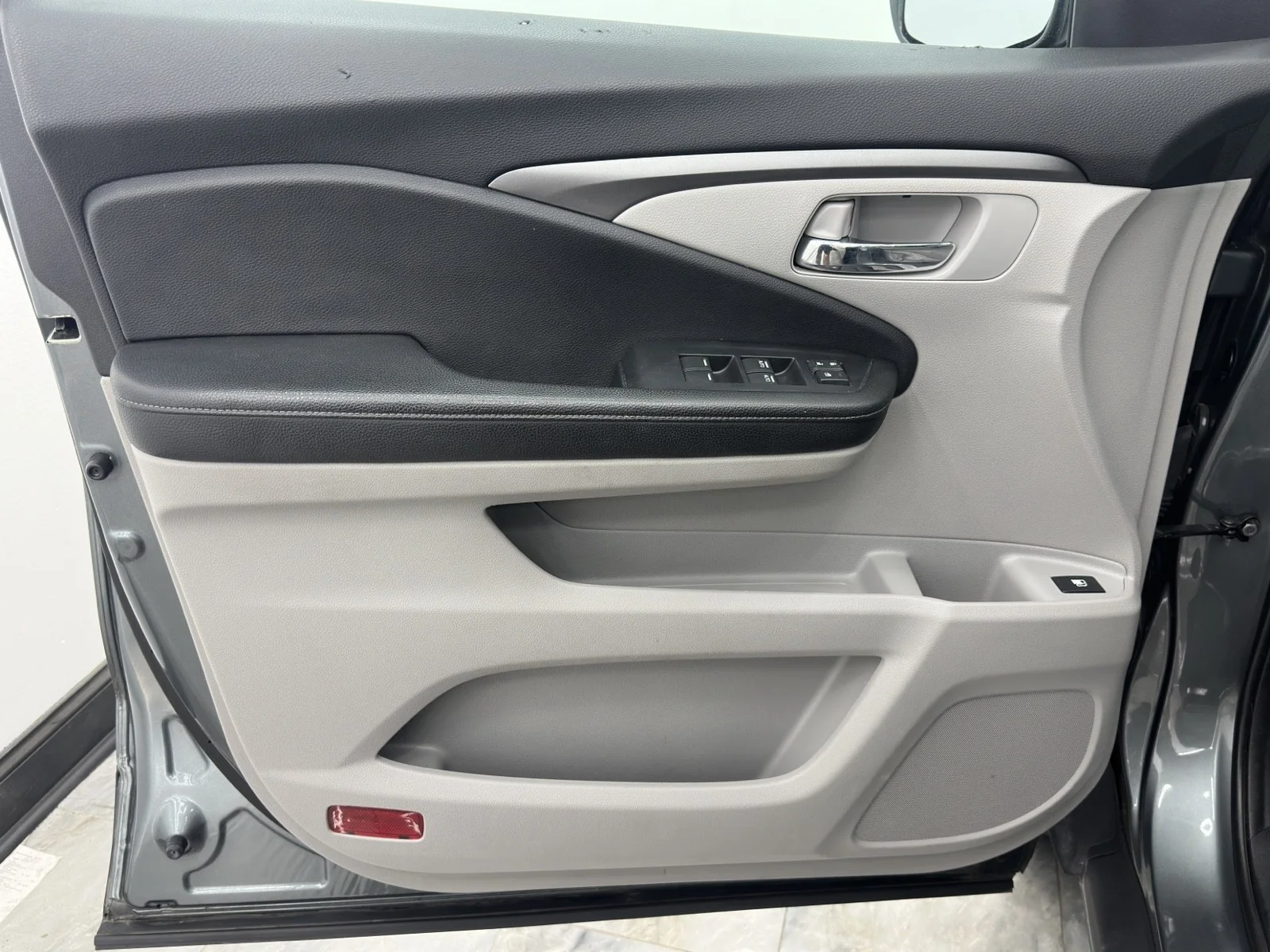 Used 2019 Forest Mist Metallic Honda RTL-T AWD image 32