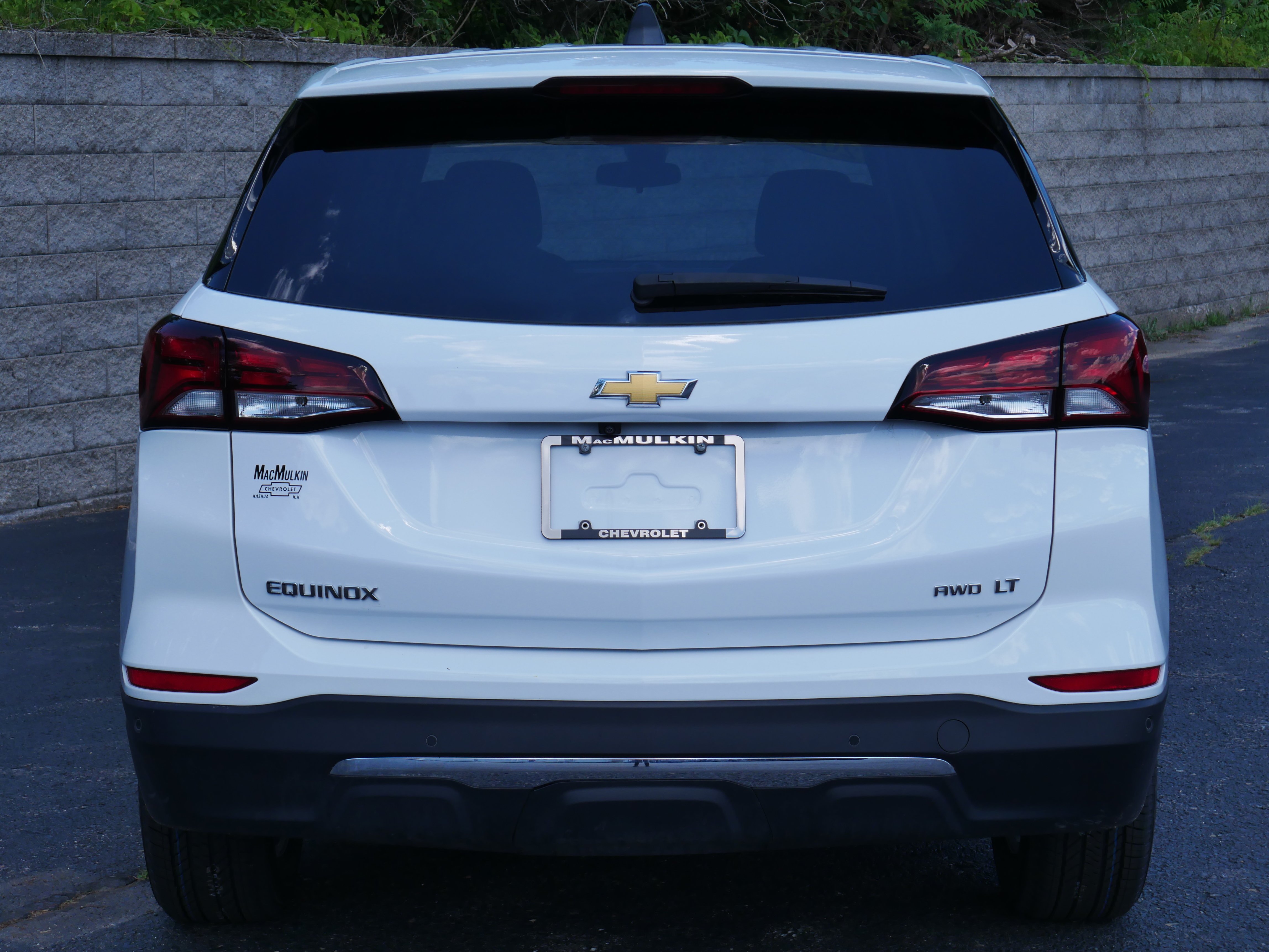 Used 2024 Summit White Chevrolet LT image 5