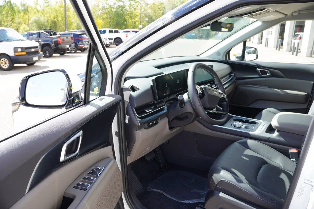 New 2027 Snow White Pearl Kia LXS image 10
