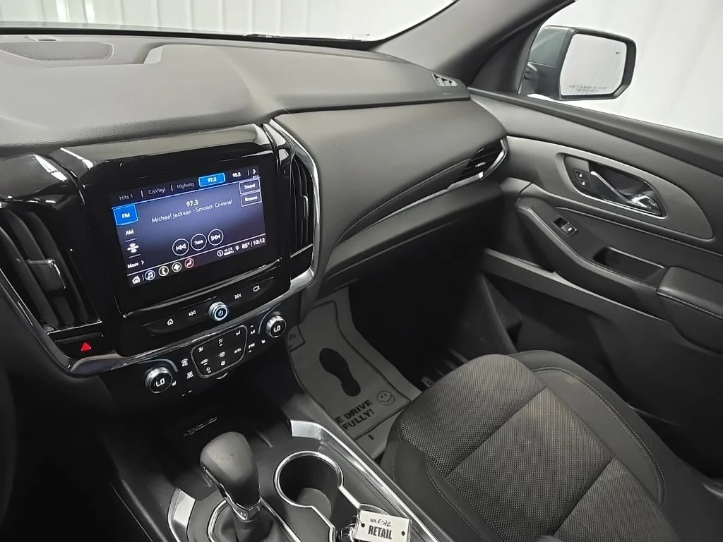 Used 2023 Green Chevrolet LT image 25