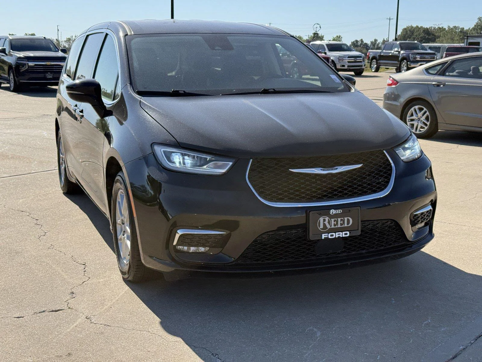 Used 2024 Chrysler Pacifica Touring L with VIN 2C4RC1BG0RR172210 for sale in Kansas City