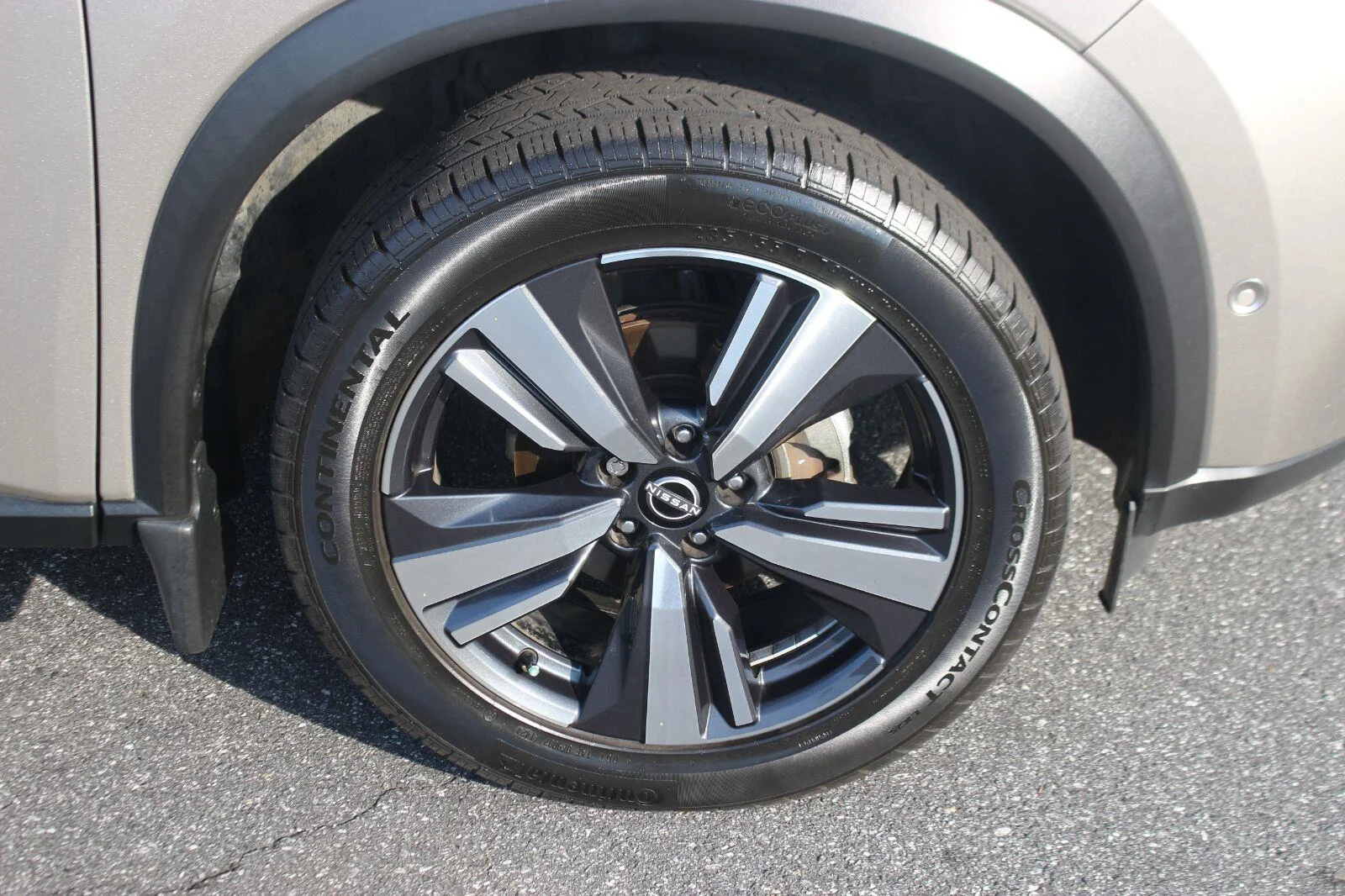 Used 2022 Gold Nissan Platinum image 38