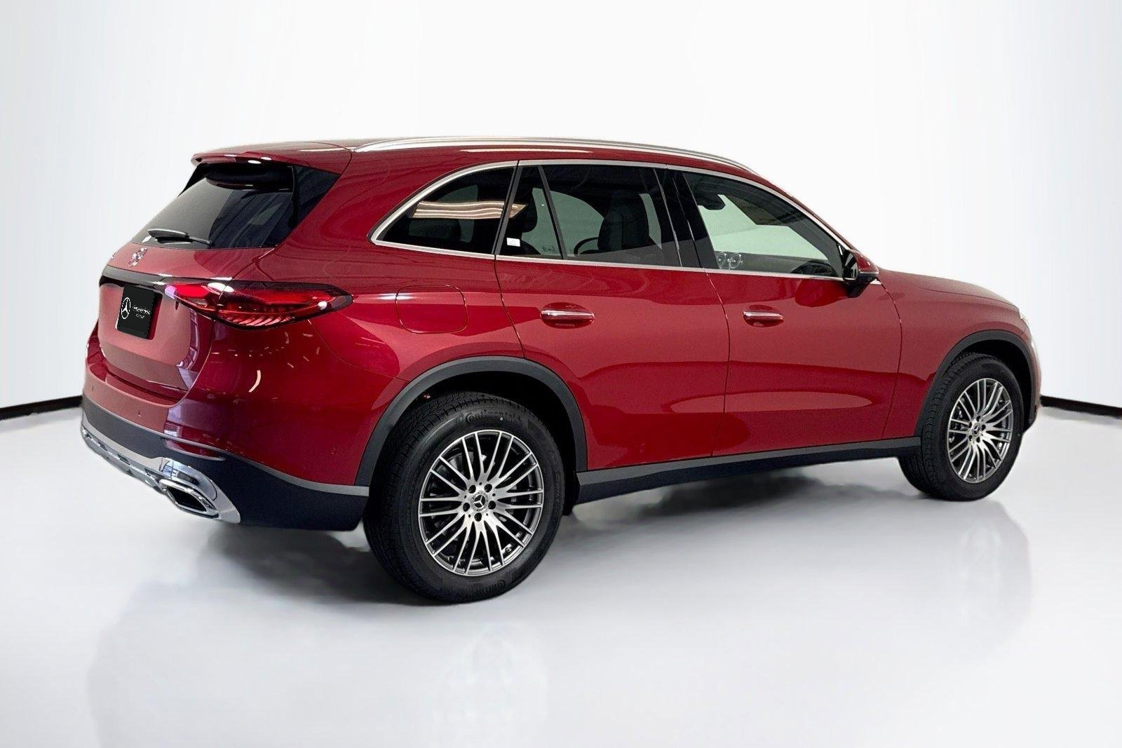 New 2026 Manufaktur Patagonia Red Metallic Mercedes-Benz GLC 300 image 5