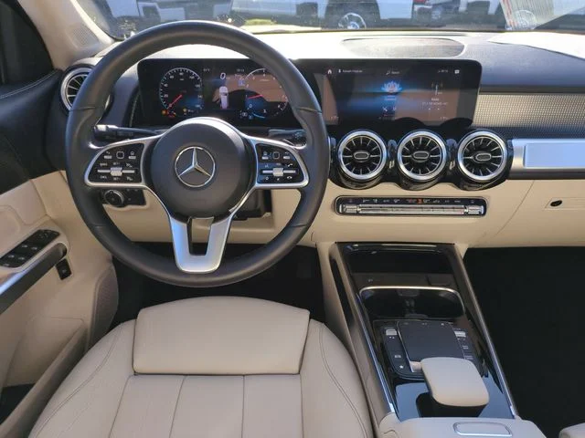 Used 2023  Mercedes-Benz GLB 250 image 29
