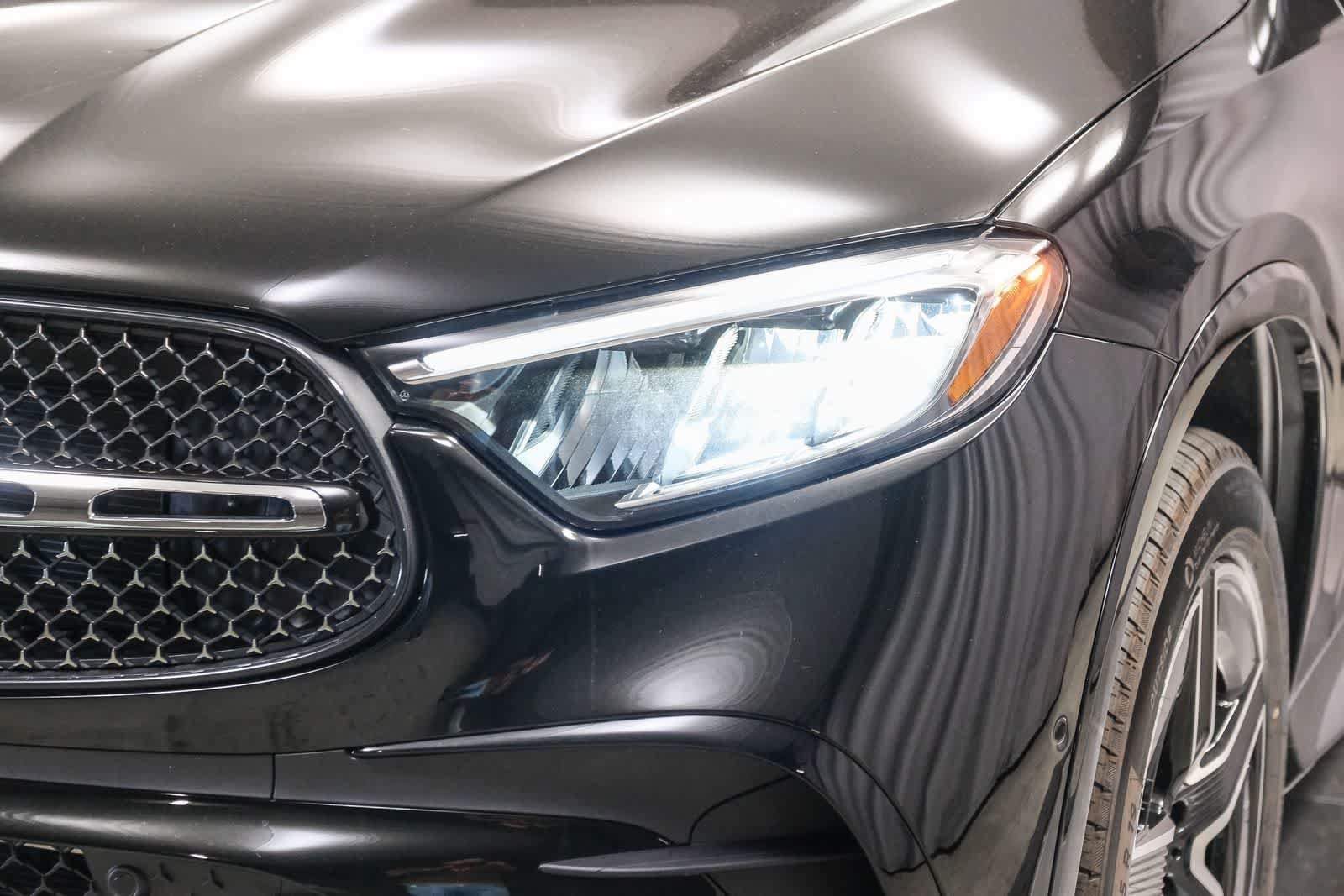 New 2026 Black Mercedes-Benz GLC 300 image 12