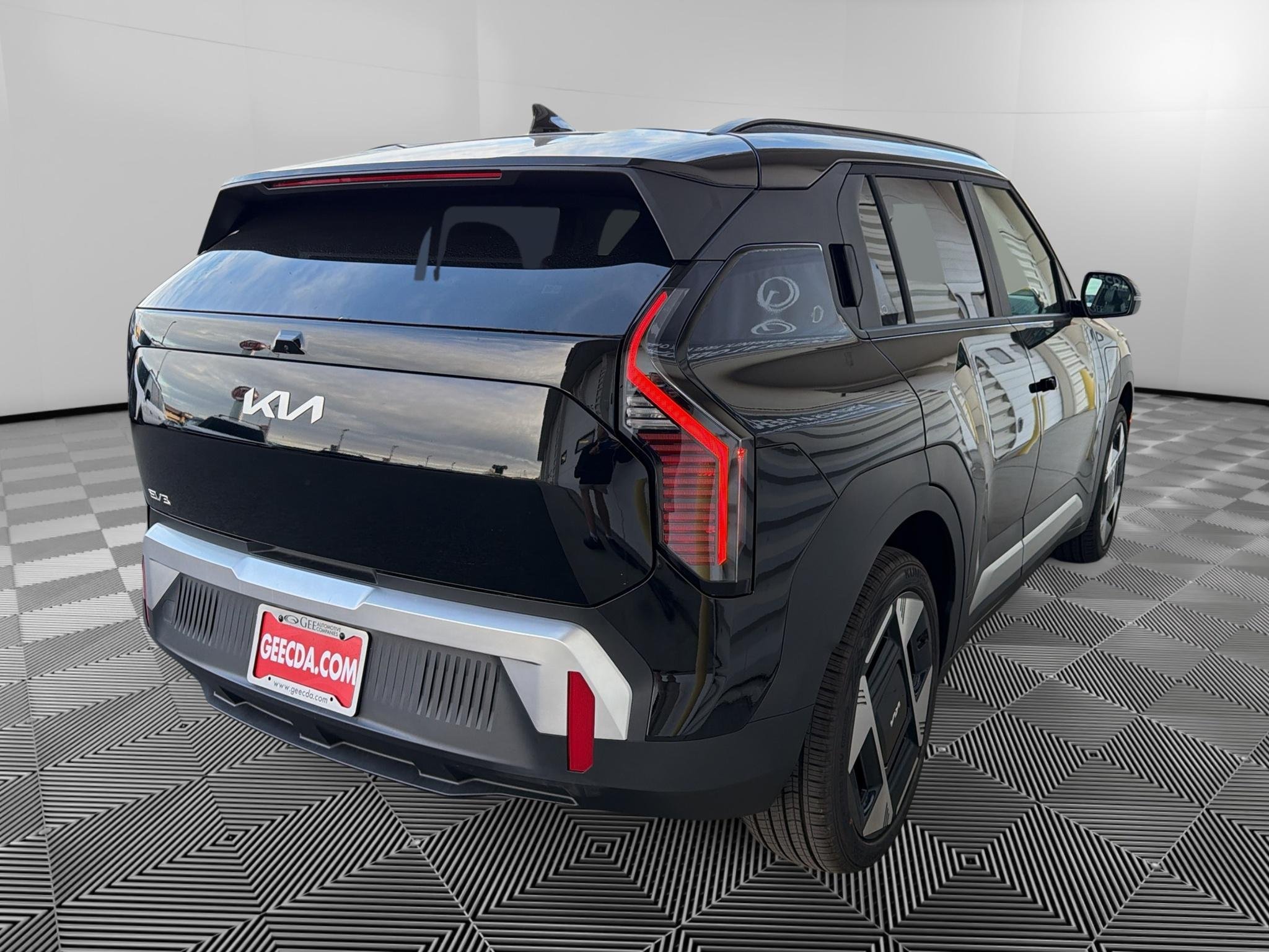 New 2027 Aurora Black Pearl Kia Wind image 4