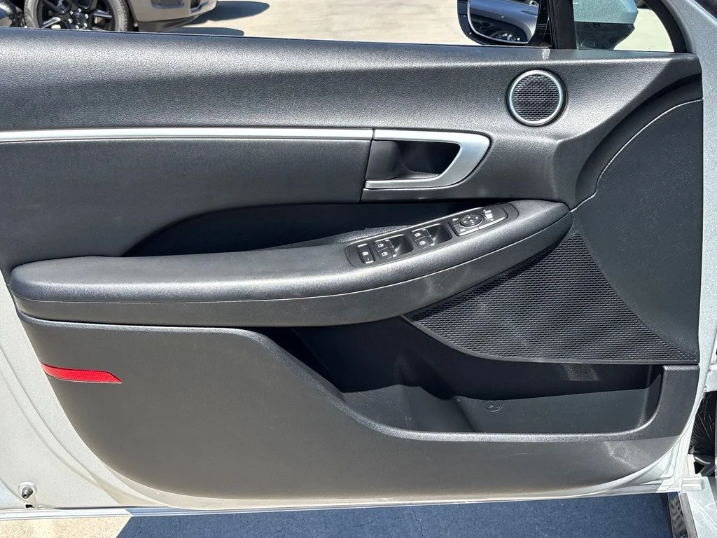 Used 2025 Aero Silver Hyundai SEL image 11