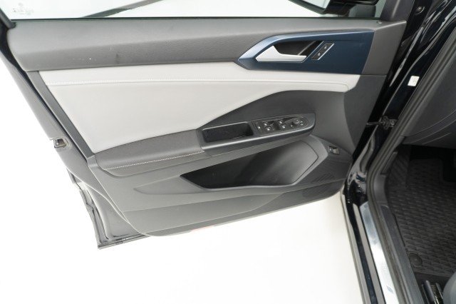 Used 2024 BLACK Volkswagen SE image 17