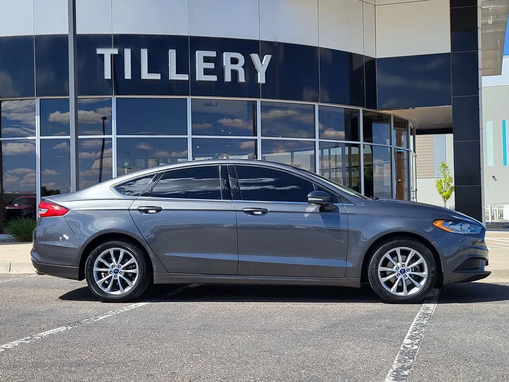 2017 Ford Fusion SE FWD's photo