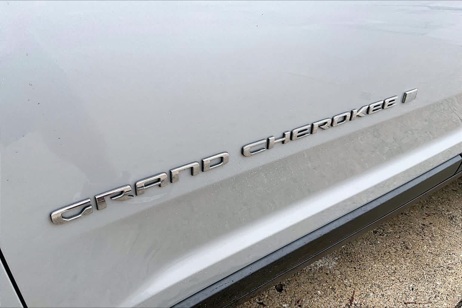 Used 2023 Silver Zynith Jeep Limited image 31