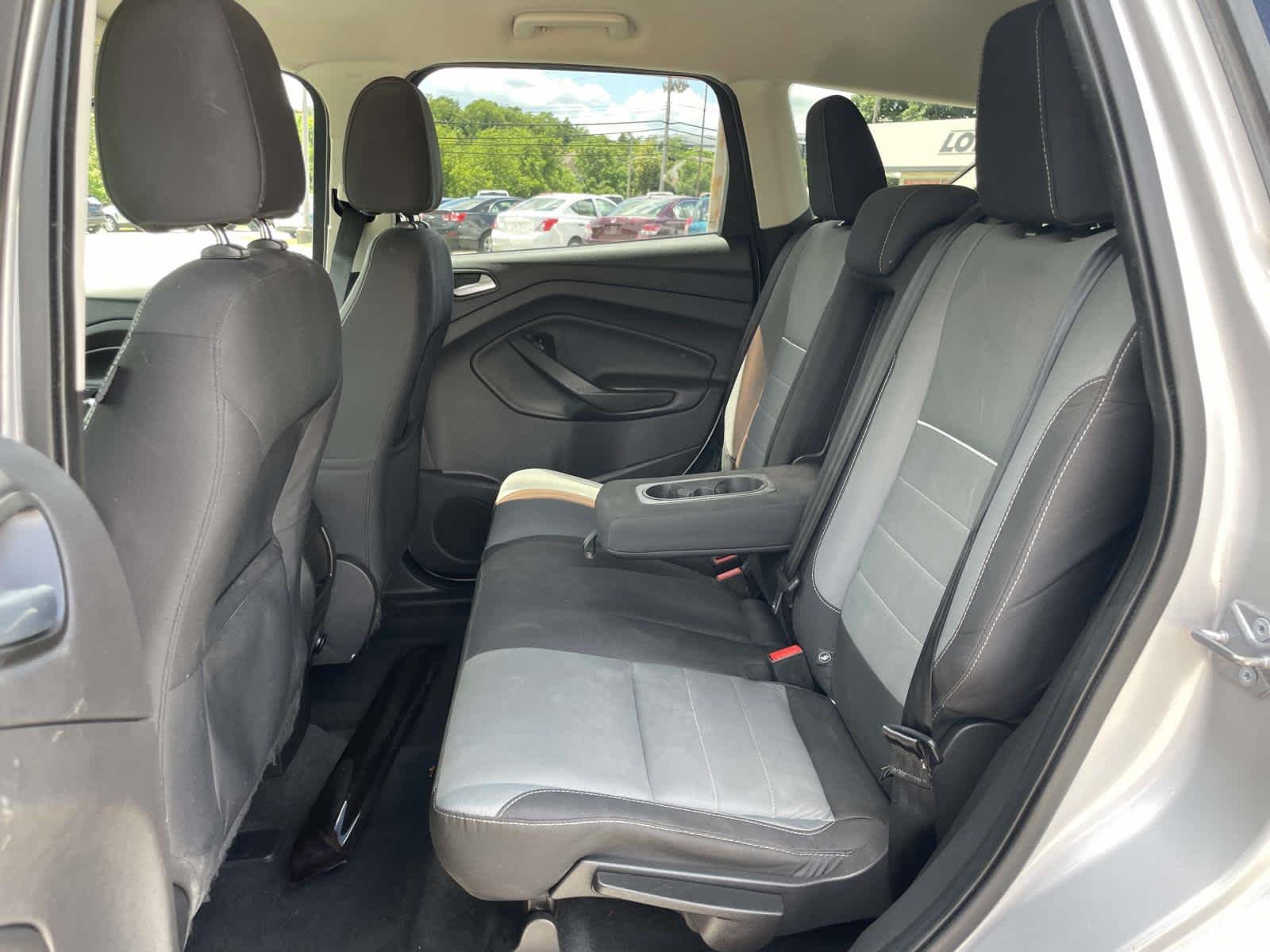 Used 2014 Ingot Silver Metallic Ford SE image 19